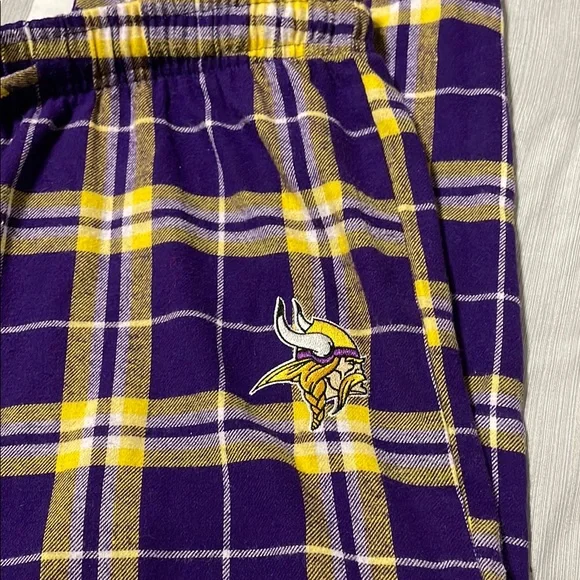 NFL Purple and Yellow Pajamas Intimates & Sleepwear - Picture 4 of 7
